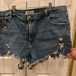 Abercrombie & Fitch The Mom Short High Rise